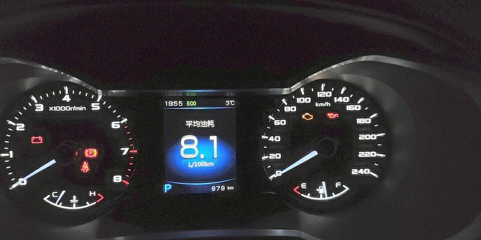 帝豪gs-1.8L 自动 ECO模式 市区和郊区都跑综合油耗8.2和表显差不多 帝豪gs-1.8L 自动 ECO模式 市区和郊区都跑综合油耗8.2和表显差不多