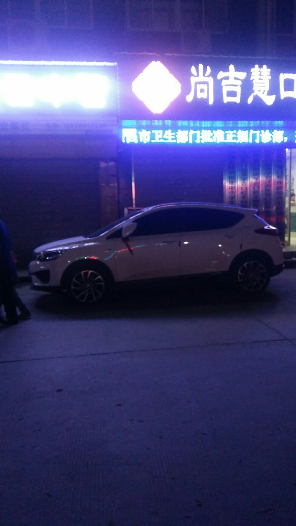 前几天去4S店首保。2018款帝豪GS1.4T，首保免费，可送的机油是矿物质油。4S店给我推荐往机油中什么保护剂。需加128元。而不是推荐我加什么高品质的机油。这种情况正常吗？是不是被骗了？