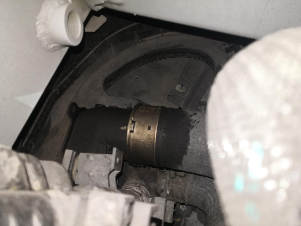 探界者-请你们这个地方漏油吗 我中招了  这个要怎么处理