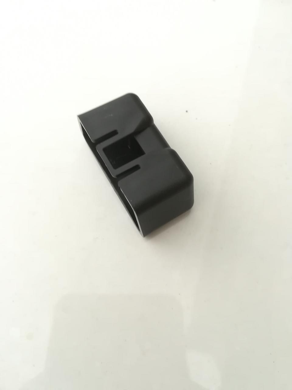 探界者-车上后排冒出个这个东西，哪里的？有知道的吗？还是不是车内的东西