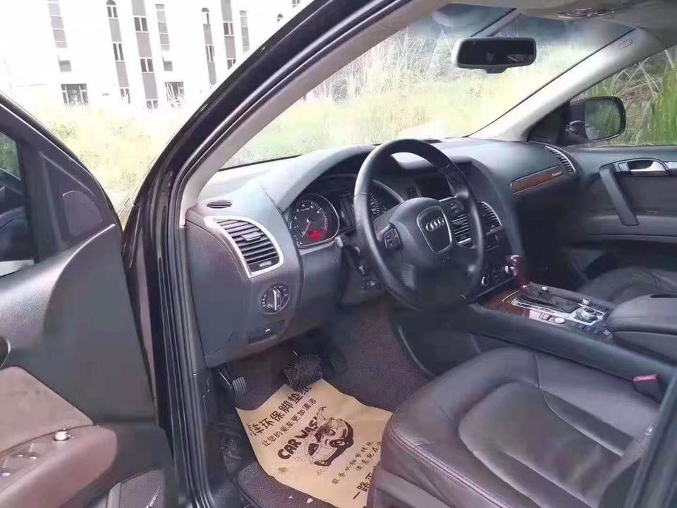 朋友们大家好，15款奥迪q7（老款）现在有人卖13万，这个靠谱吗？不是很了解现在q7二手行情，谢谢大家?