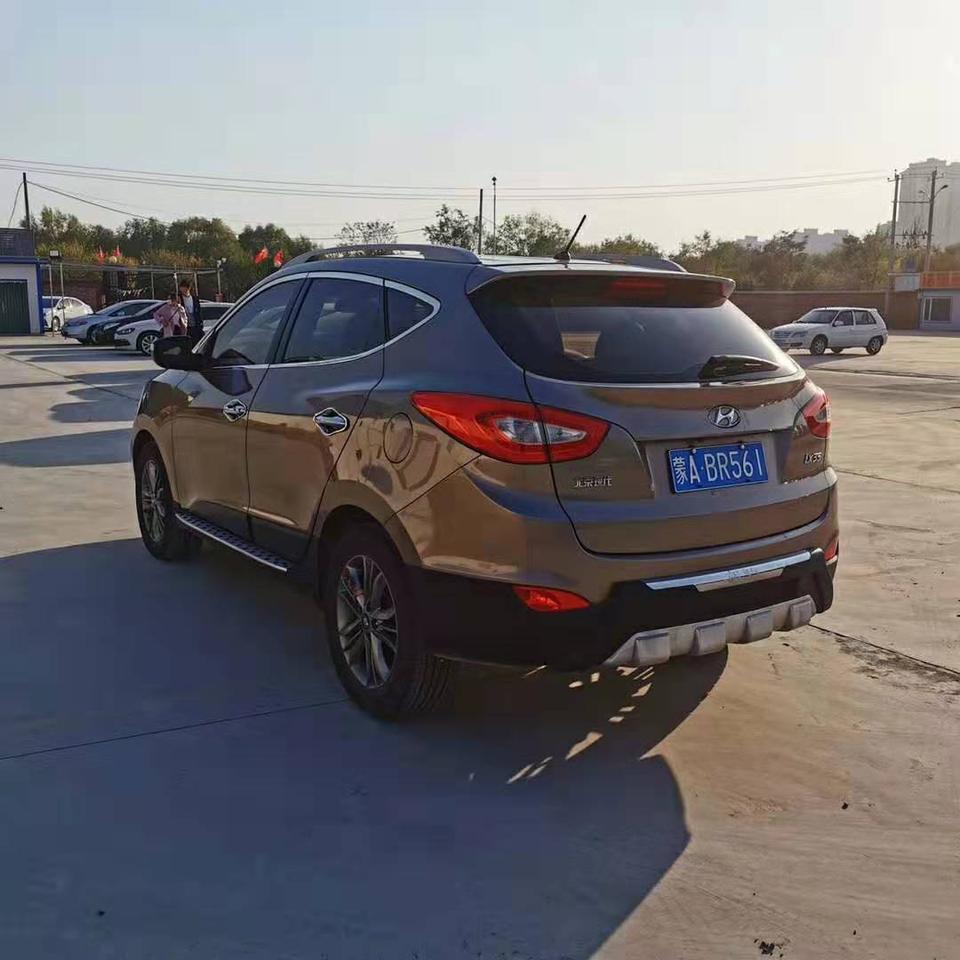现代ix35  二手车  开了5年 30000多公里
售价8万5左右    这个价怎么样