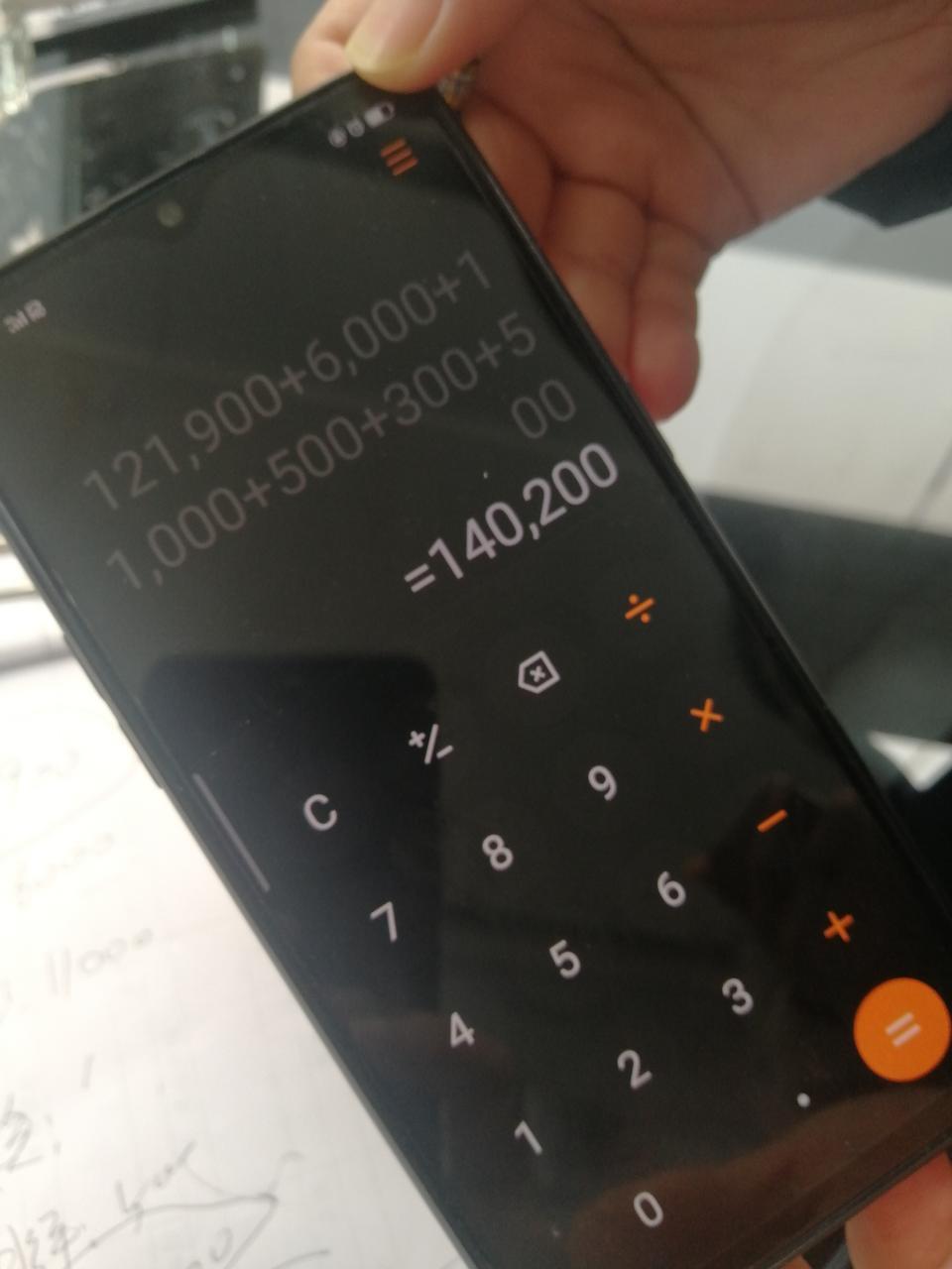现代ix35-今天刚提的，优惠两万，然后两年免息贷款，她把两千手续费搞到优惠里面是因为开不了票，落地14万，大家说贵不贵？下面抵押的和检测的也要费用，之前怎么没听过，麻烦大家给点意见