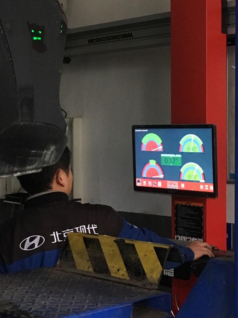 现代ix35-大图是调整后的，这样可以吗？还有就是为什么后轮看都不看的
