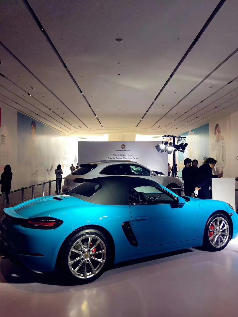 保时捷718boxster S 2.5T 七七八八总价花了120W，开出去好些个朋友说我这车只要六七十万…??我郁闷得要死，买了个顶配，结果天天被人笑…我是不是被福田保时捷中心坑了？