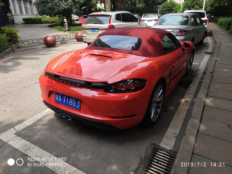保时捷718-路边看到一辆车，似乎很贵的样子，说一下价格，让我死心罒㉨罒