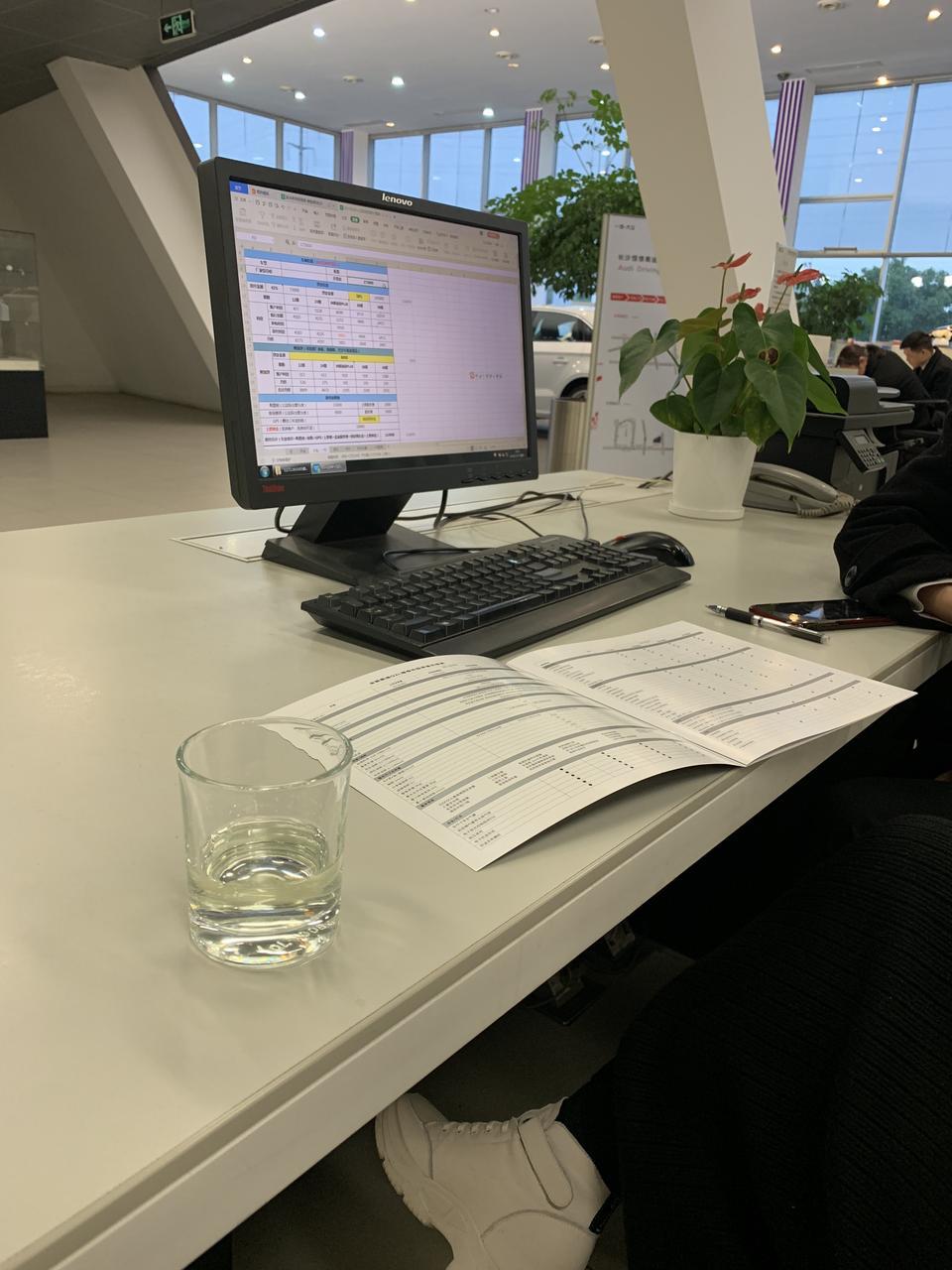 女孩子买第一台车这个可以么奥迪Q2l
完全不懂车 还在现场看