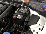 奥迪q2l-6月中旬买的车 每天都用车 灯也关闭了 昨天早上十点出门去开车 结果没电了 喇叭也按不响 
后找来搭电线才能启动 
新车就这样 表示很费解