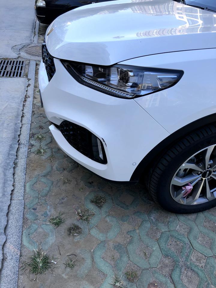 wey vv6-车在停车场让人刮了  人没找到   不过我保险买了 车身划痕损失险  要怎么报保险   报了后第二年保险会不会涨价？维修大概要花多少钱  vv6珍珠白