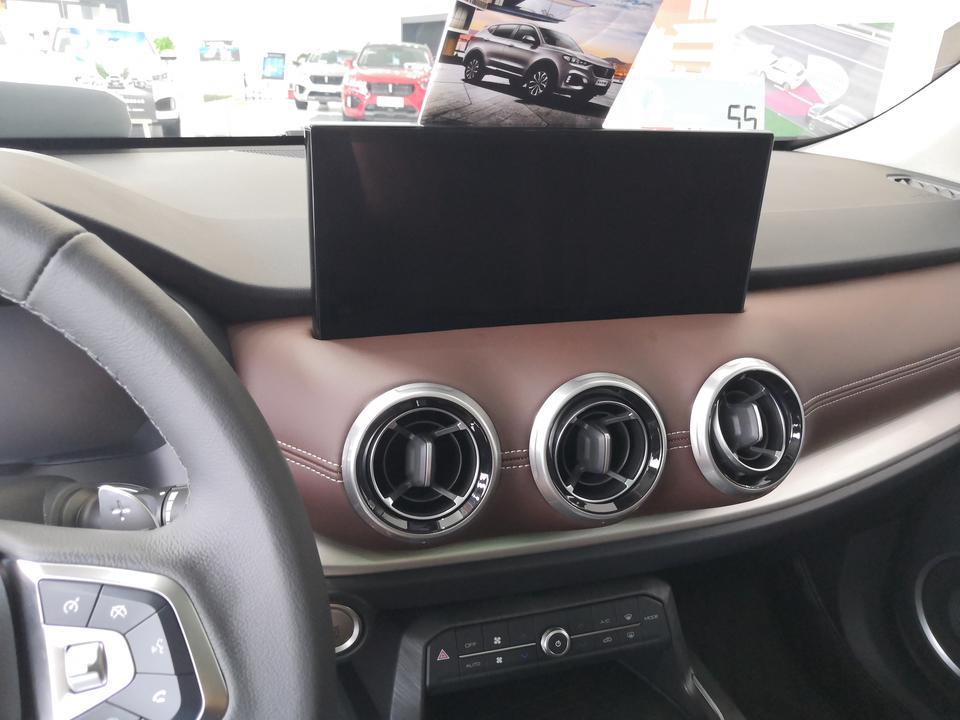 wey vv6-关于VV6有几个问题想跟大家了解一下，VV6这款车我也去4S店试驾过几次了，新旧款都试过了，新款给我感觉满好的！我想了解一下2020款两驱智享+有没有预留行车记录仪接电口？？去4店看的都是顶配车！还有就是去汽贸车行买车跟去4S店买有什么不一样吗，两家店的价格都有了解过相差有近2w差！汽贸买的话有什么要注意的吗？？