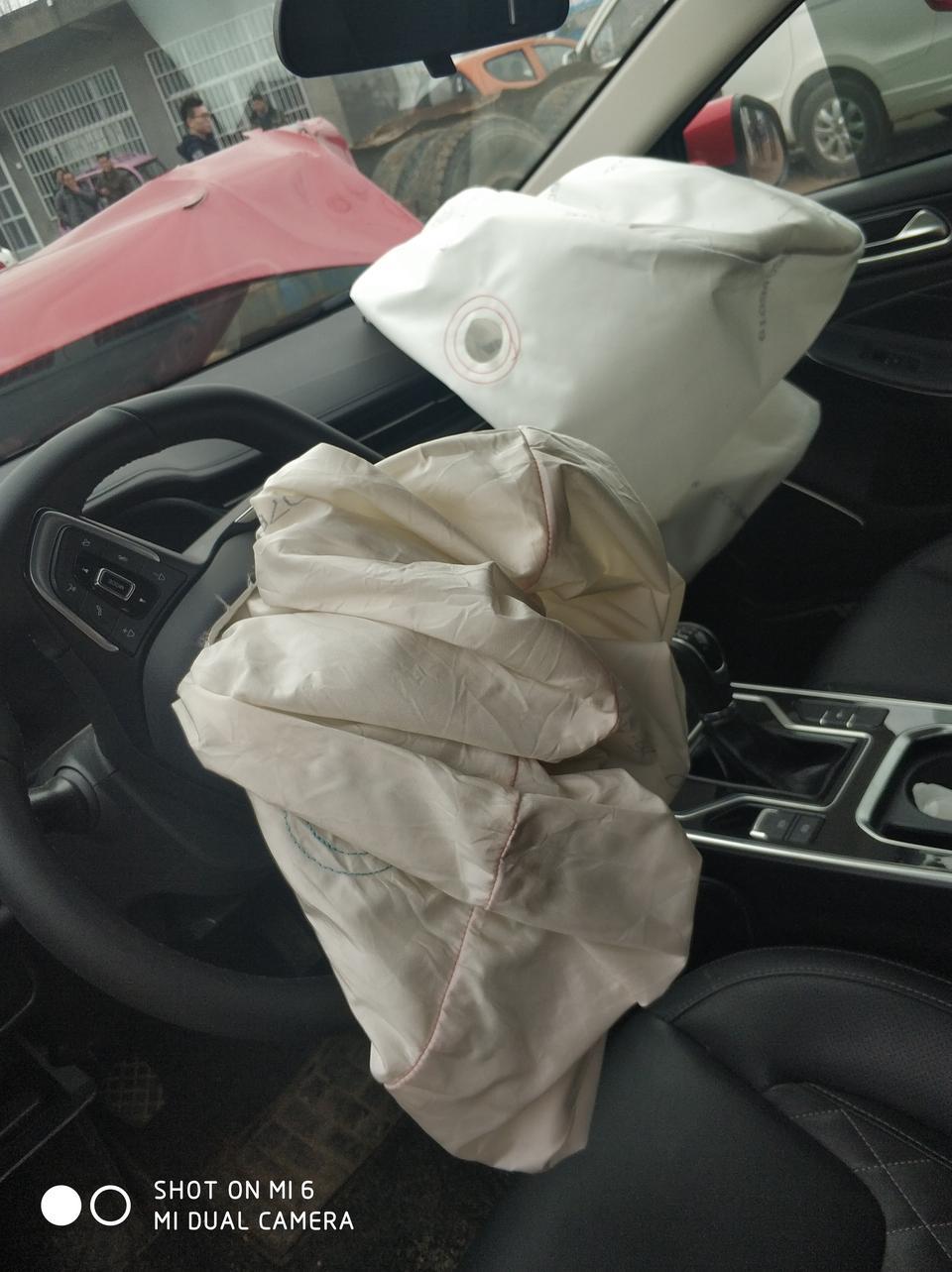 艾瑞泽gx-问一下发动机不坏的话   换机盖  前保险杠  右叶子板 右轮胎  右前灯  气囊  还有水箱