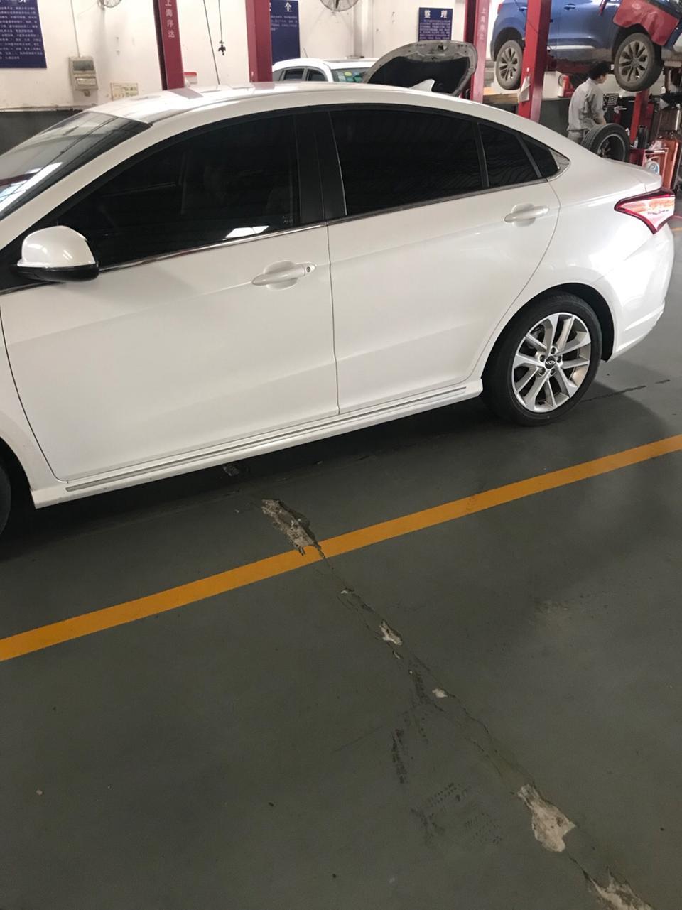 各位车友，艾瑞泽GX原车4000公里玛吉斯轮胎侧面扎爆了，现在跟换 佳通轮胎，两者相比有差别吗？请老师傅给点建议，谢谢