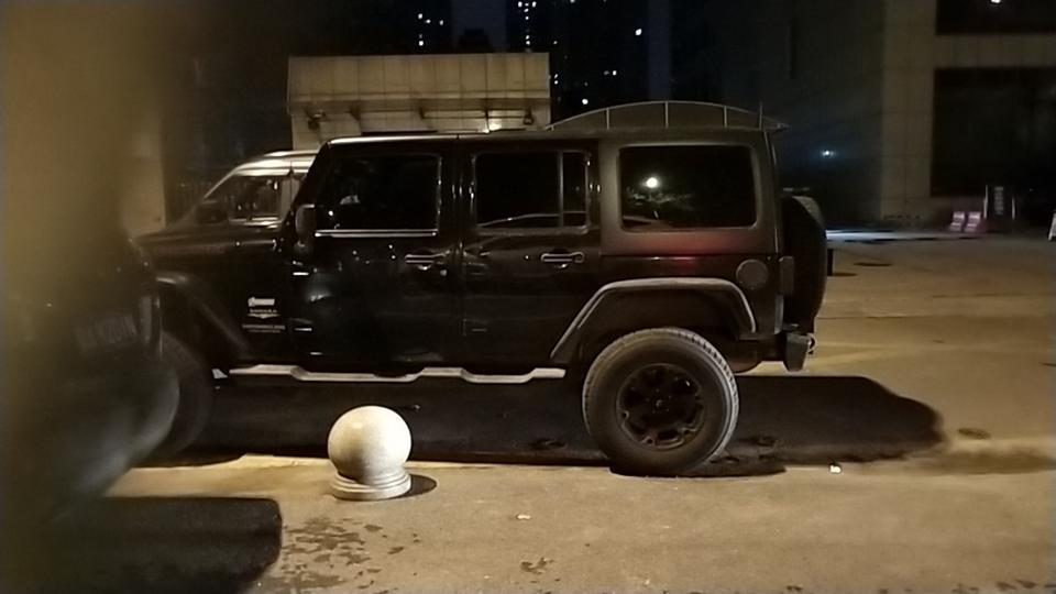 奔驰g级-从外观上大家请看一看这是什么车
