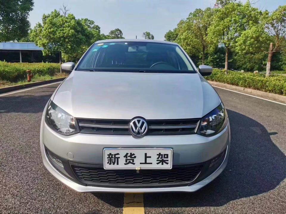 朋友介绍买2011款Polo，最高配公里数八万多，价格在48800，不知道合不合适？