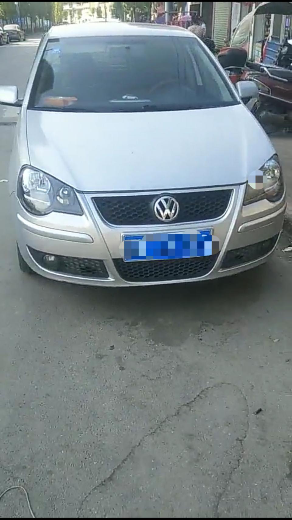 朋友的亲戚修车手上有一台
2009年大众polo手动1.6sporty灰色的二手车说2万给我们能要吗？