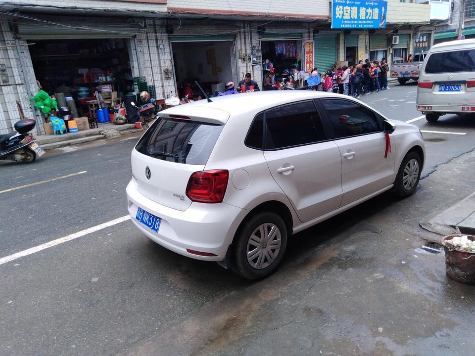 polo-大众poL0，180，在车挂入N挡等待红绿灯时，在挂D挡行走，为什么要重新起动，正常吗？