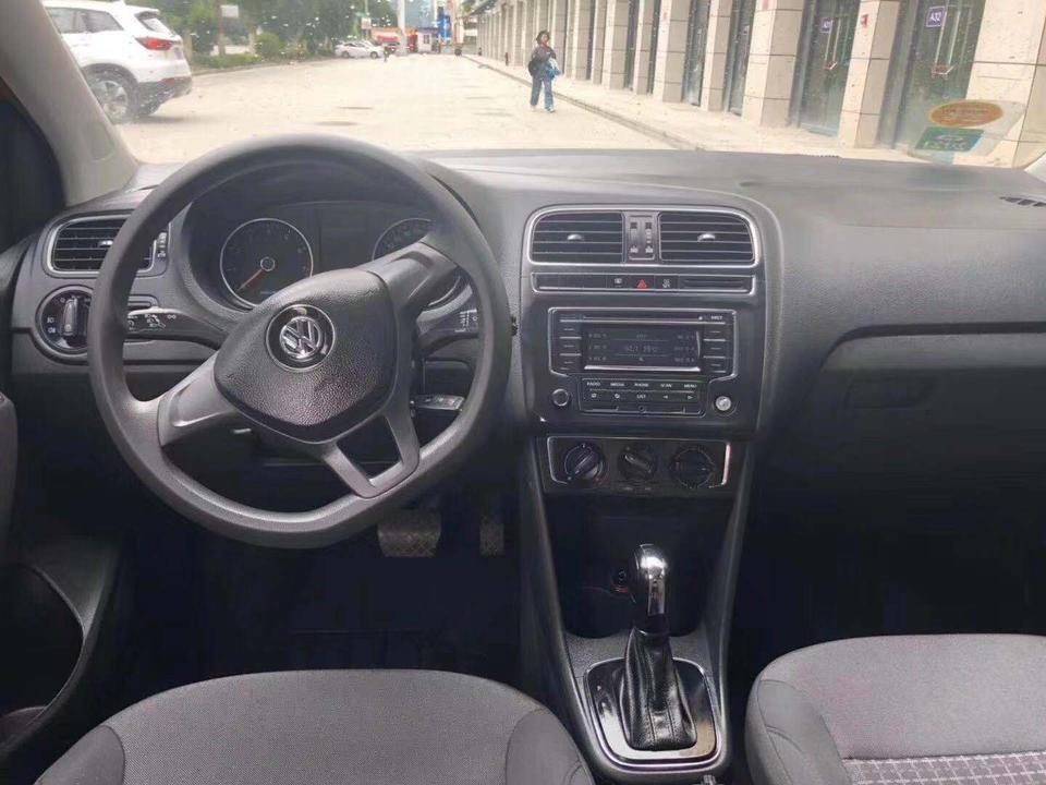 polo-14年boIo1.6L舒适型，我自己也不懂。麻烦大家帮我看看，这款车内饰有没有被换过东西。