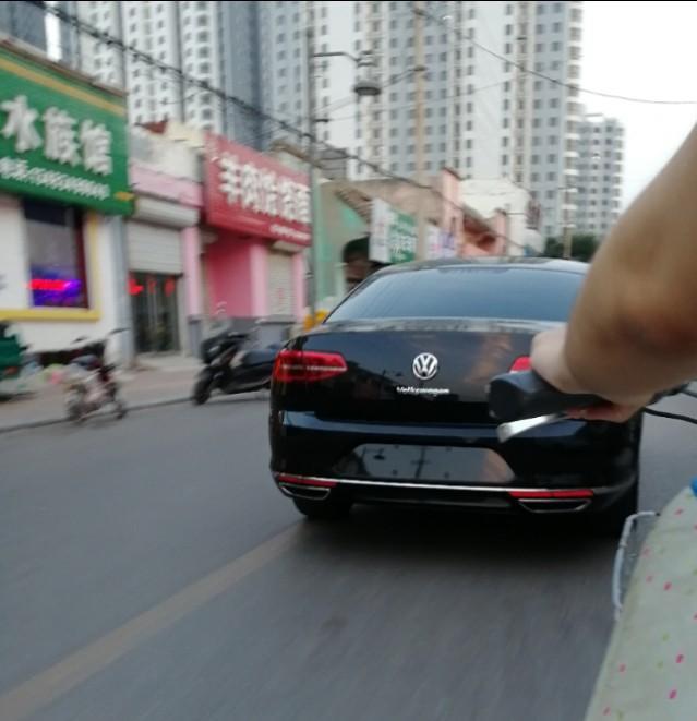 polo-在平坦的路上行驶，感觉有轻微的晃动，就跟轮胎变形了的一样，咋回事？？