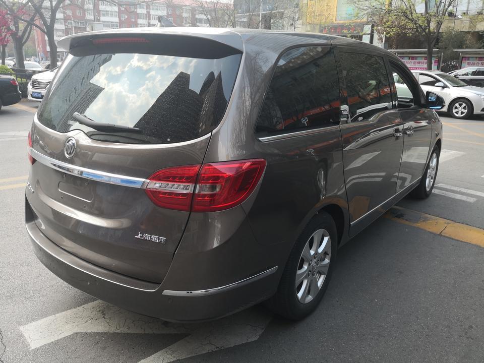 别克gl8-朋友们问一下gl8内饰里面用啥样的手机支架充电导航用！？