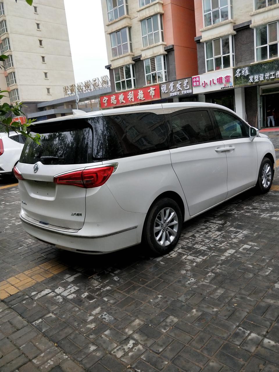 别克gl8-西宁有改Gl8的改装店吗？    想改电动中门