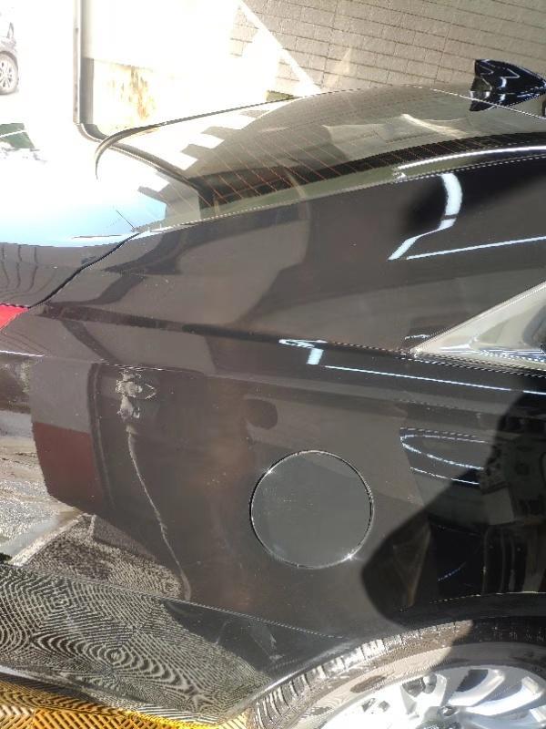 凯迪拉克xts-才拿的新车，今天洗车发现漆面不一样，4儿子说正常请问这个正常？