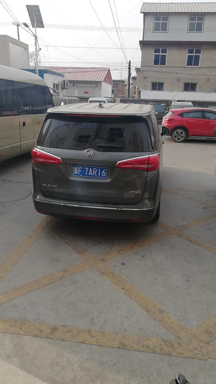 别克gl8-各位车友，这车裸车多少银子啊？