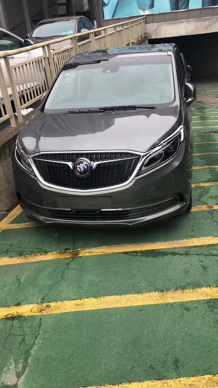 别克GL8烟墨灰18款ES  28T  旗舰版  国V  指导价399900 优惠35000裸车  上海提