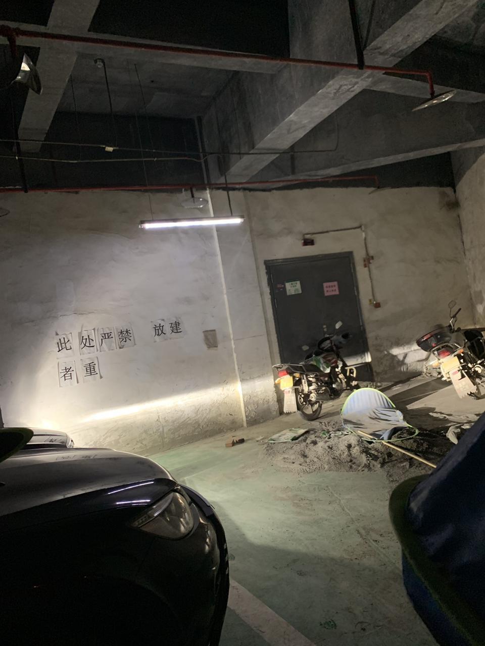 凯迪拉克xts-请问各位新买的xts怎么调节远光灯，真的太矮了，能见度太受影响