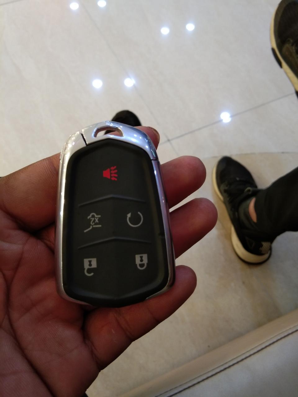 配一个凯迪拉克xts 钥匙的多少钱？五建的！！