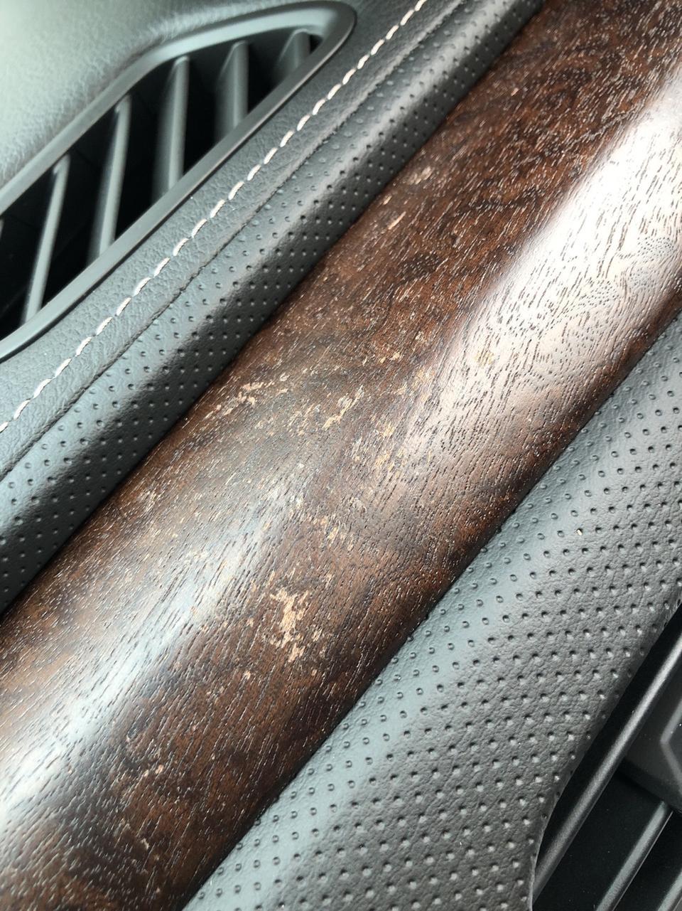 凯迪拉克xts内饰木纹板怎么质量这么差，刚买一个多月已经变得惨不忍睹，大家有啥好办法吗？大神们谁知道换一套原厂的多少钱？拜谢！