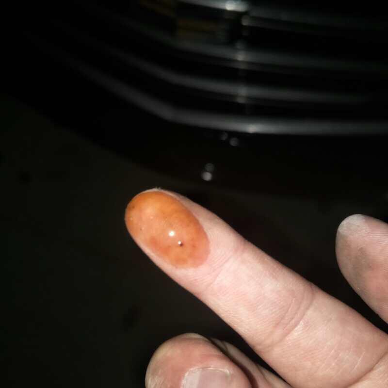 凯迪拉克xts-上个星期四提的车，这几天跑了五百公里，发现地下停车场自己车位地上有机油，然后打开安吉星发现五百公里耗损机油百分之五，很惊讶，这总事会让我碰到？求解大神们到底是不是，什么原因，明天打算去车行顶起来看看，今天刚去武汉上牌，膜都还没贴，居然碰到这样的事！……