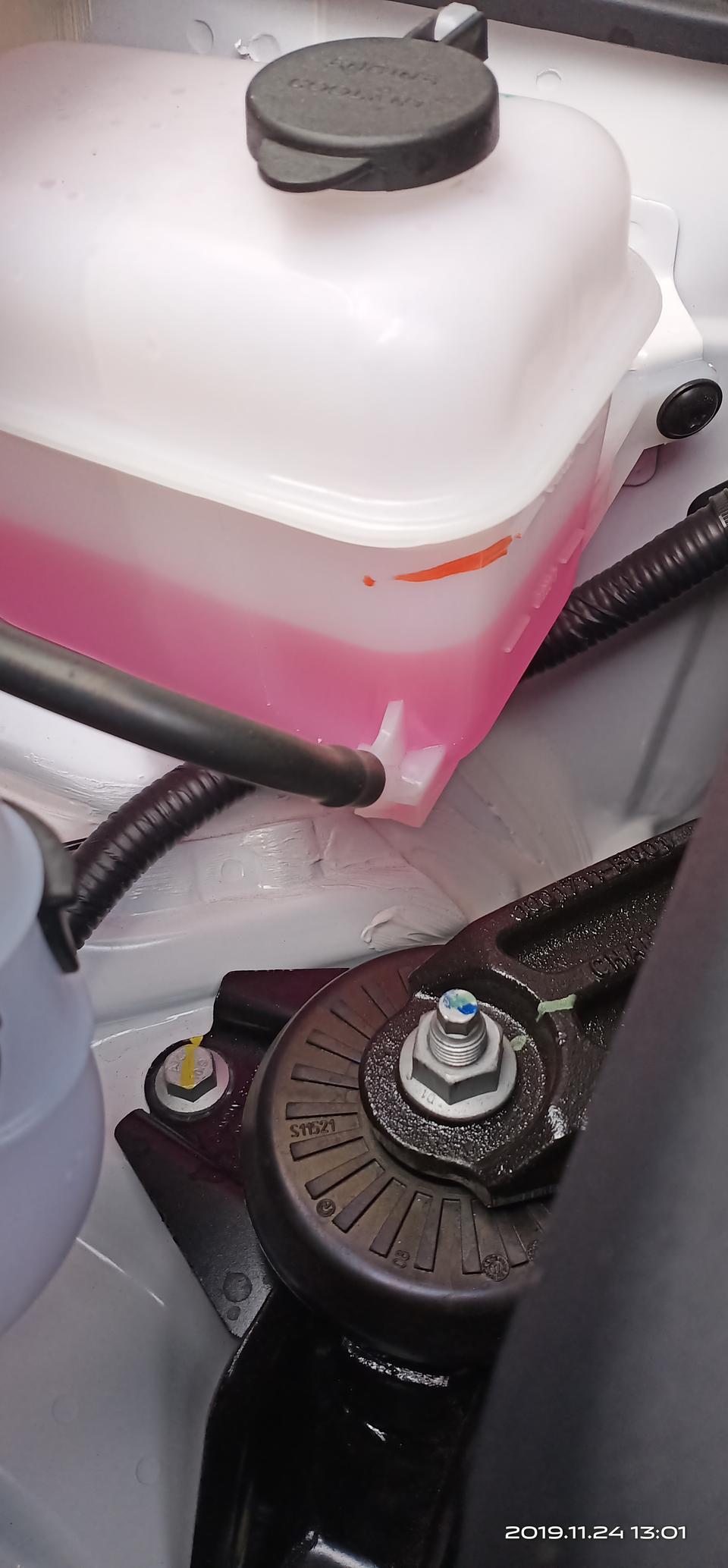 长安cs35 plus-防冻液要加满吗？？还是用完了再加？