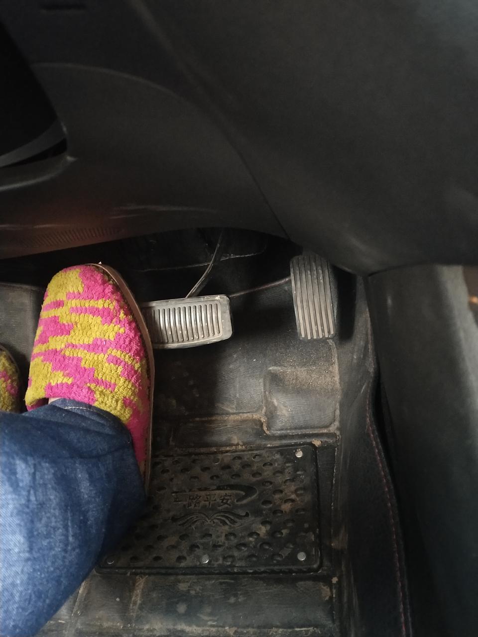 长安cs35 plus-长安cs35普拉斯1.6L。你们有没有遇到这种情况，冷车启动刹车很硬，踩不下去，怎么回事，遇到过两三次了！是有什么问题嘛？