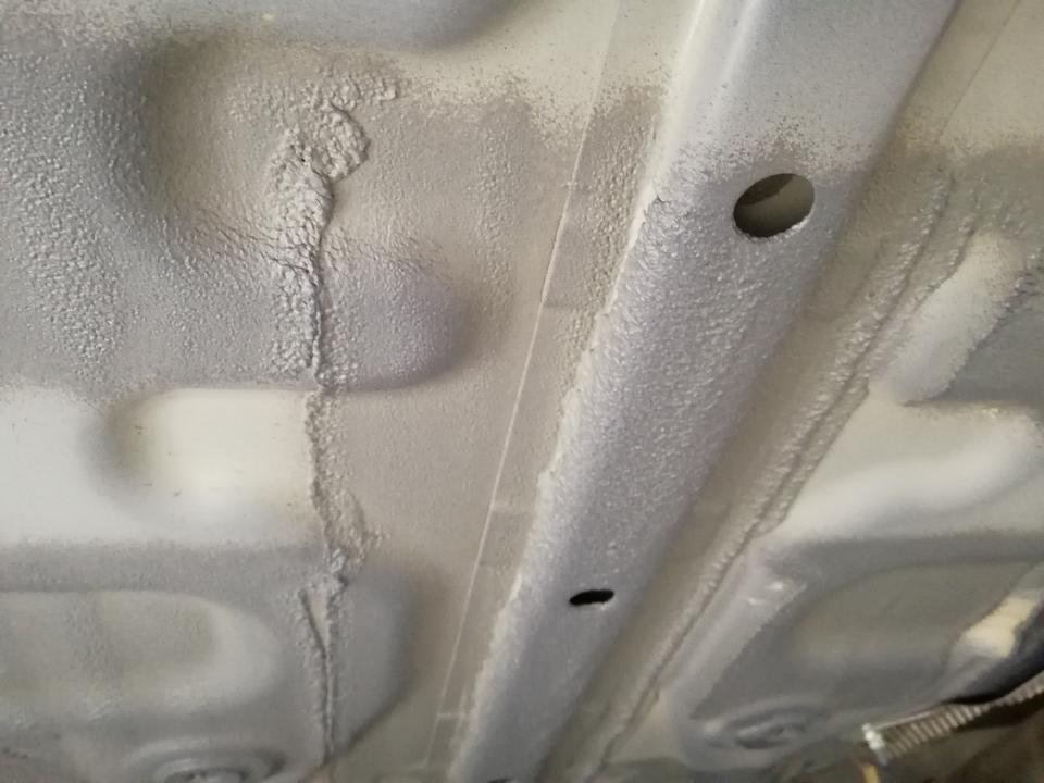 长安cs35 plus-才买的新车35plus畅联版，这些坑坑洼洼是什么啊，我是买到二手车了吗