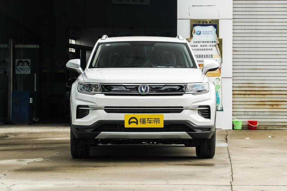 长安cs35 plus-东风风神奕炫手动的中配和长安CS35plus的手动中配哪个更好？有没有知道的老铁告诉我一下？打算入手谁更经济