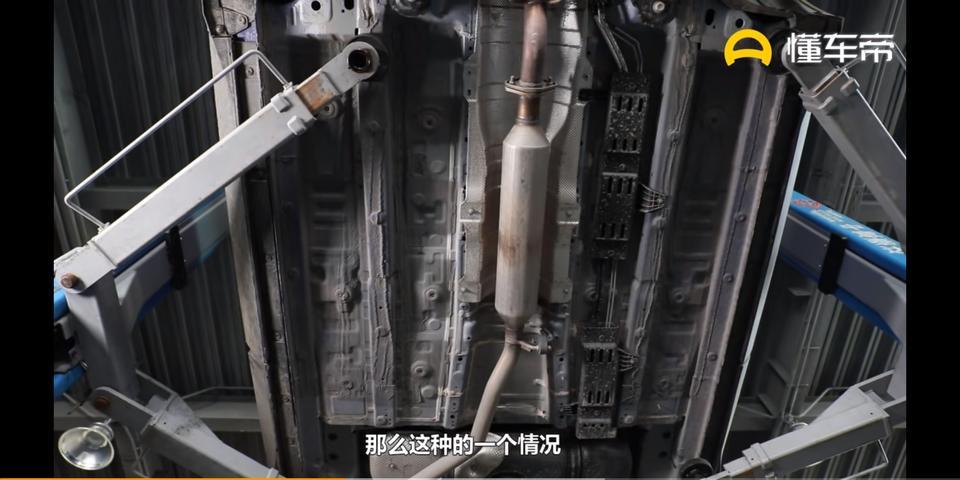 长安cs35 plus-为什么cs35plus排气管挂的很低，离车身距离很大，这个排气管离地间隙有180mm么?l