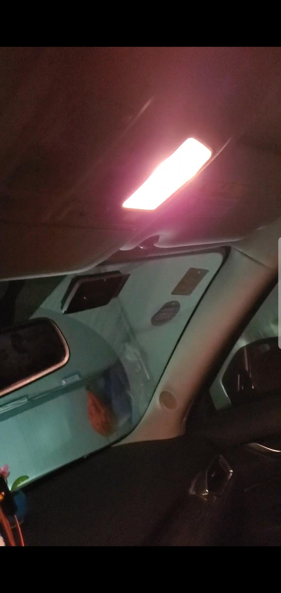 马自达cx-5-这个灯车子启动之后还亮着行驶的时候也亮而且就一个，原来启动之后是不亮