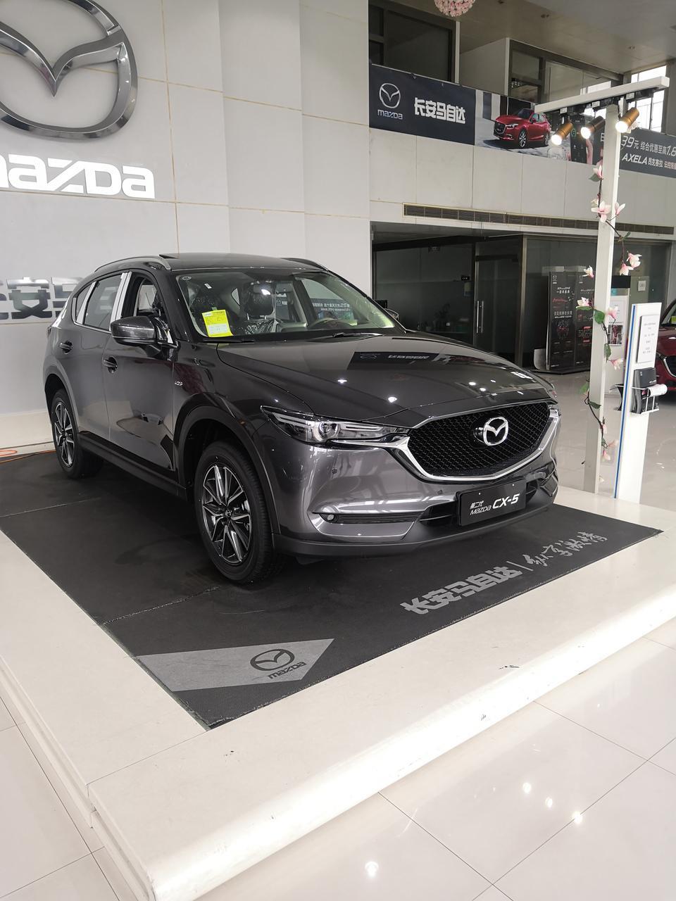马自达cx-5-大家的CX5前挡玻璃都贴膜了吗？
我的侧挡贴的4S店送的膜，前挡听说贴了以后抬显会有点重影，就没贴。
