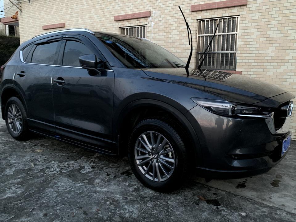 马自达cx-5-请问各位车主怎么解决车内空气问题？
 提车一年了，车内异味基本没有了，但是还是没有非常舒适的感觉，感觉空气不够流畅，特别是冬天下雨的季节，没开空调窗也没打开，车内空气很闷，开了外循环，进来的气味又不太清新。
请问各位大神有什么办法解决吗？
或者有什么好用产品解决吗？