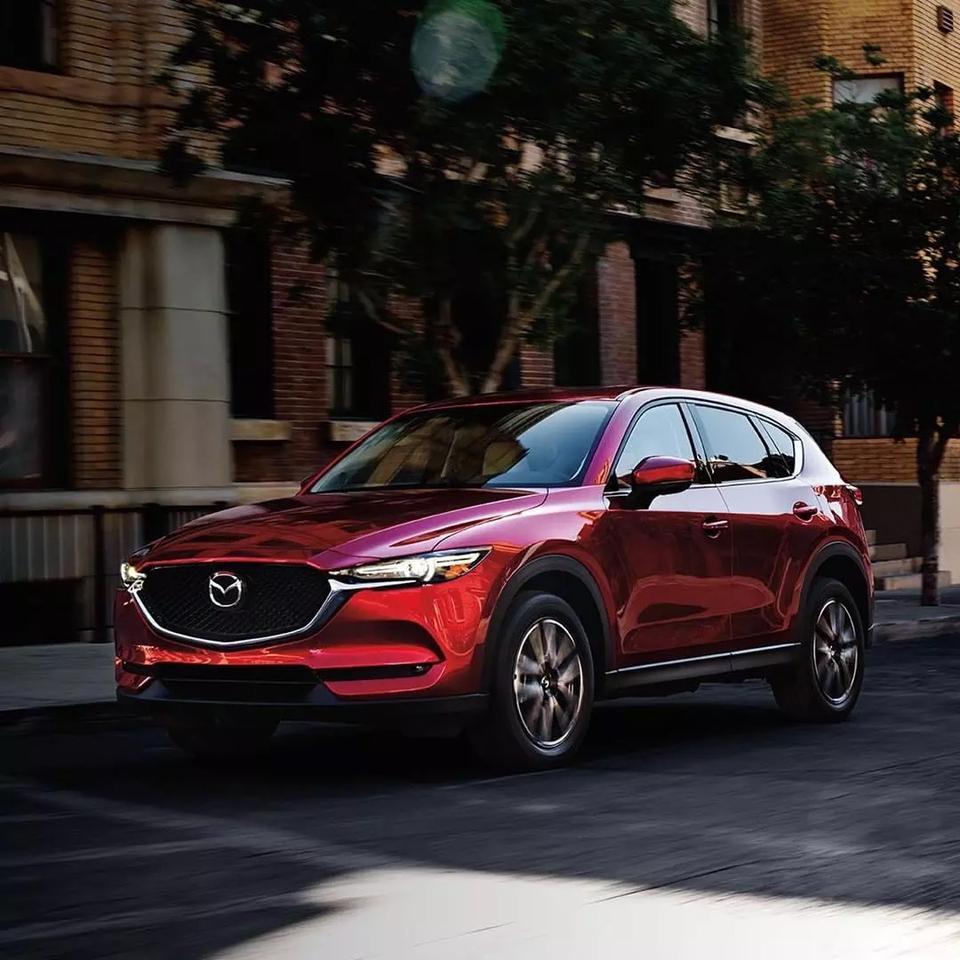 马自达cx-5-今天定了马自达2020款2.0L两驱智尊型，落地20.5万左右。过几天提车，开心的同时也担心，因为本姑娘完全小白，有小哥哥给我讲点驾驶感受或注意事项不？迫不及待迎接我人生第一辆座驾～
