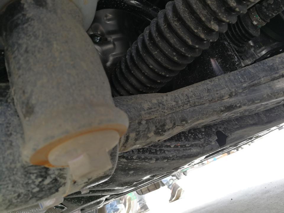 马自达cx-5-第二代马自达CX5，之前也没注意，提车一个月左右发现这个情况，我想请教一下大家这种情况正常吗？是否需要4S店处理？