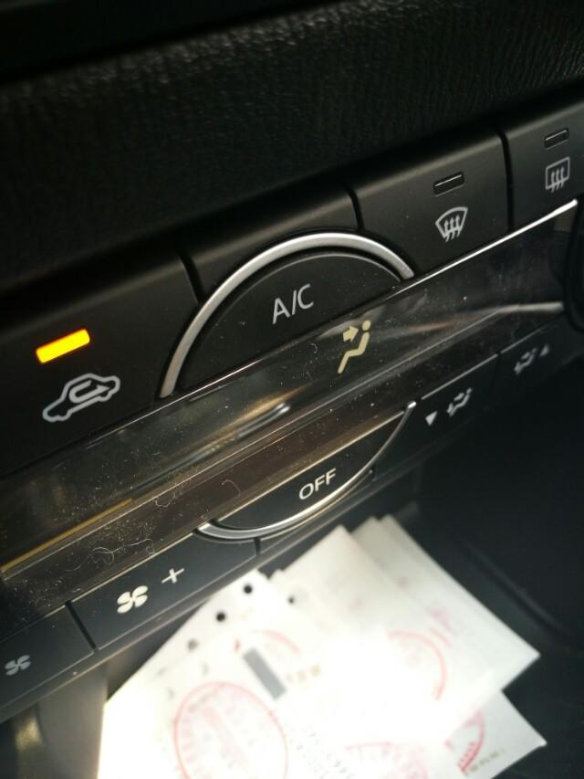 马自达cx-5-17款2.5次顶配，为什么没有开空调会显示风出的方向，一开始没出现啊