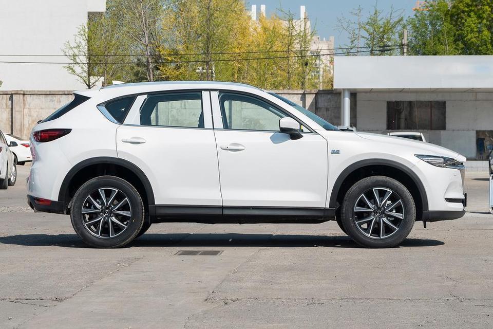 马自达cx-5-定的2.0云控智享版，马上要提车了，但是觉得有点不对啊，四儿子店给我说实际上19款的云控都是四儿子店自己加装云控系统，厂家压根没有19款的车，都是各地经销商自己加的，问一下大家这是真的吗？19款原装不应该是8寸的屏幕嘛？我这个是7寸的