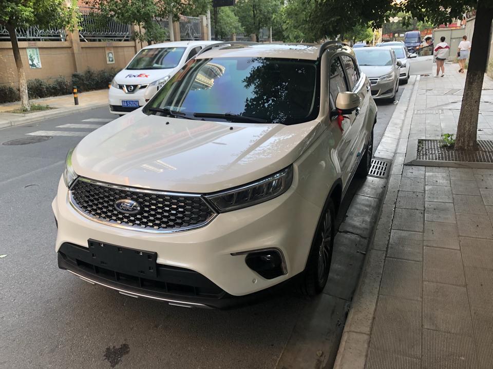 车友们，刚提的福特领界国五尊敬版行驶中为什么不能自动或者手动锁住车门啊，求解答，谢谢