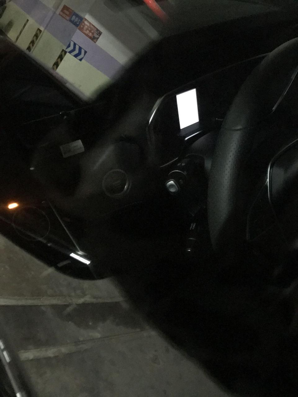 领界歇火锁车后，仪表盘显示屏要过几分钟才完全断电歇灭，正常吗 ？