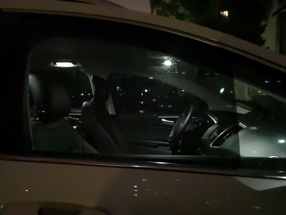 锐界-在线求助:车辆关闭，钥匙锁车后，怎么几个小灯一直亮着关不了啊？!