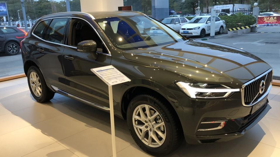 沃尔沃xc60-坐标深圳，看了一圈，现在基本确定买2020款xc60，不过还在智逸和智远之间纠结，不大清楚这三万块值不值。另一个就是不知道什么时候买更划算，在深圳最低能谈到什么价位。题主不着急用车，但是牌照三月底到期。希望深圳各位2020款xc60车主报一下落地价做参考，能介绍相应的销售或者4s店更好。谢谢！
