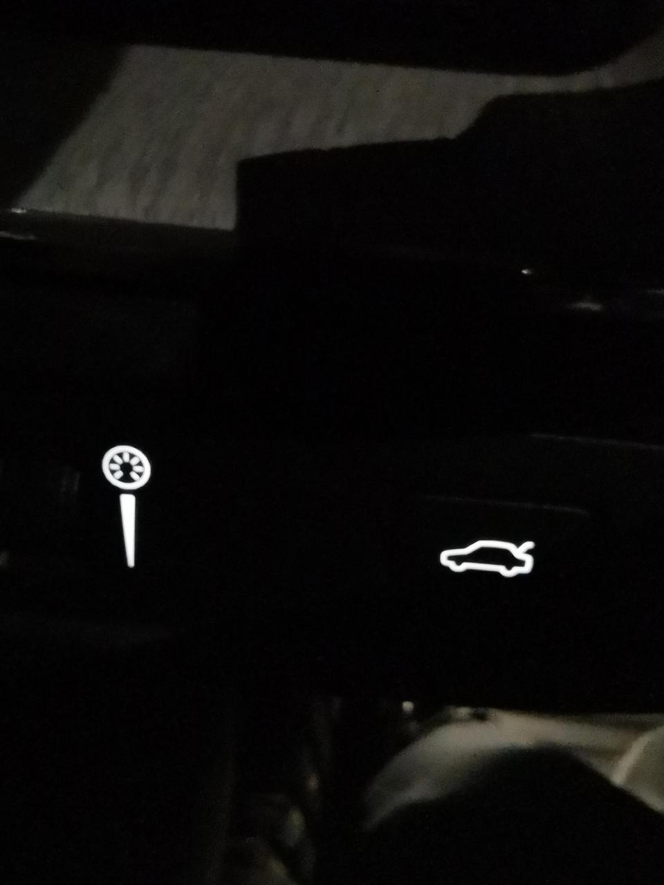 沃尔沃xc60-请教大神们，左边那个按键什么功能？