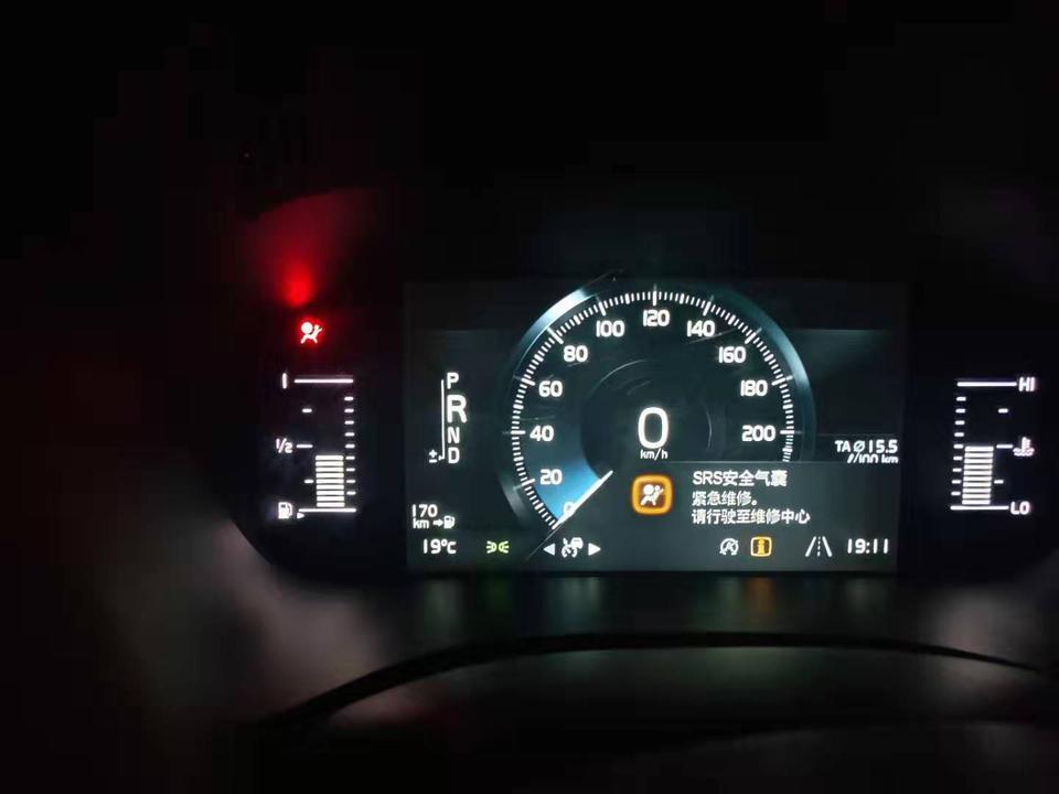 沃尔沃xc60-9.29买的车，车架上7月份生产的XC60，这两天老是跳电子手刹未释放完全，今天晚上又跳气囊故障了。去4s店说消一下码就好了，常见的，车子机械没问题的。朋友们，你们遇到过吗？