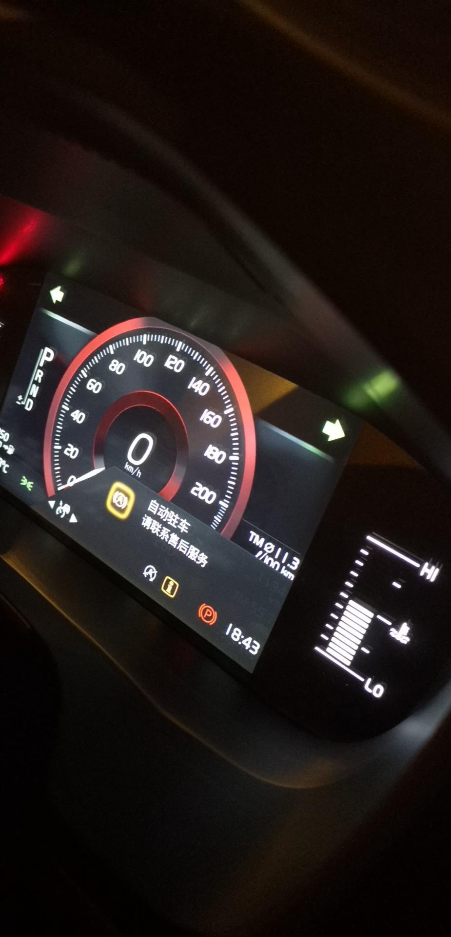 沃尔沃xc60-我就纳了闷了。问题1 为什么会等红绿灯时，脚踩着刹车，还会溜坡，踩了三四次都没用，最后连拉几次电子手刹，终于才刹住。问题2 为什么至今新车20多天，刹车就开始助力不足，刹车不好使。 问题3 车到手当天开着高速50公里就开始，感觉到主驾驶与副驾驶右耳朵极度难受，像似耳朵进了水一样的堵塞。 问题4 为什么我的车第7天，安全气囊灯与自动驻车功能，开始亮了红灯！
